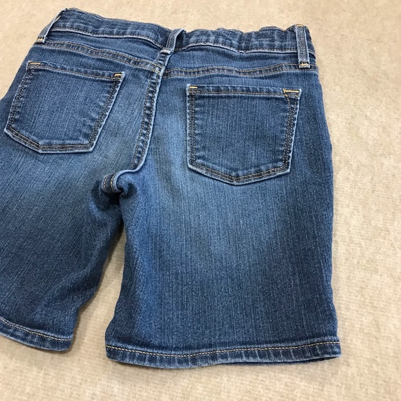 Old Navy Denim Blue Jean Shorts 
Small 6 / 7 Regular 
78% Cotton 20% Polyester - Picture 4 of 10